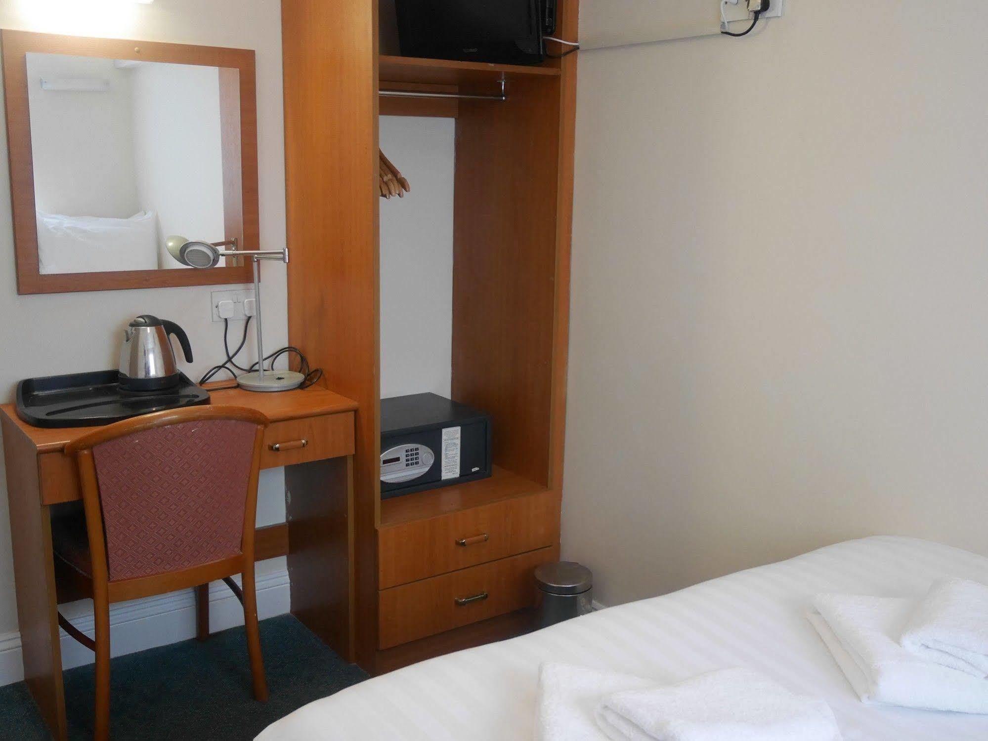 Sk Heathrow Hotel Hayes  Buitenkant foto