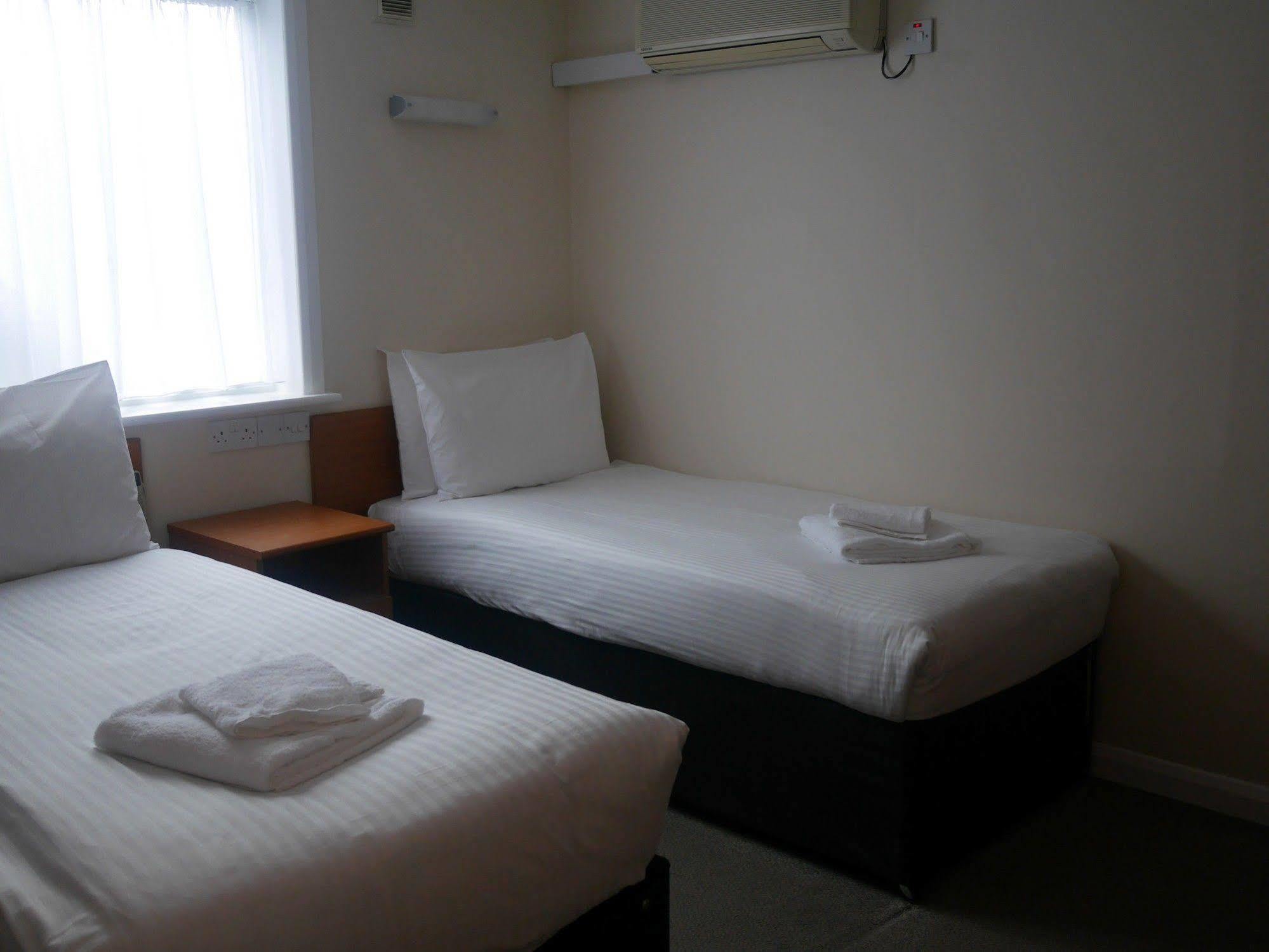 Sk Heathrow Hotel Hayes  Buitenkant foto