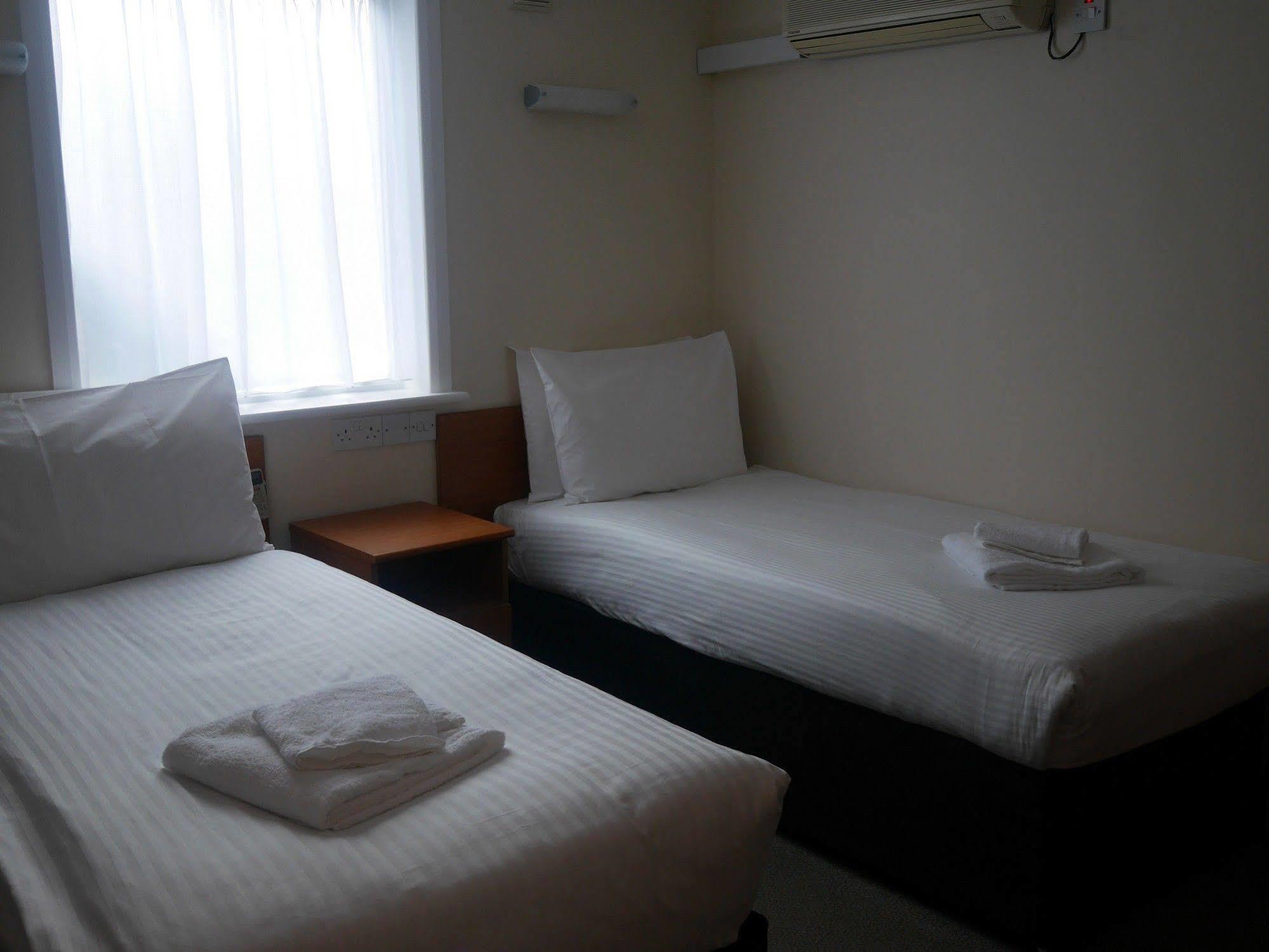 Sk Heathrow Hotel Hayes  Buitenkant foto