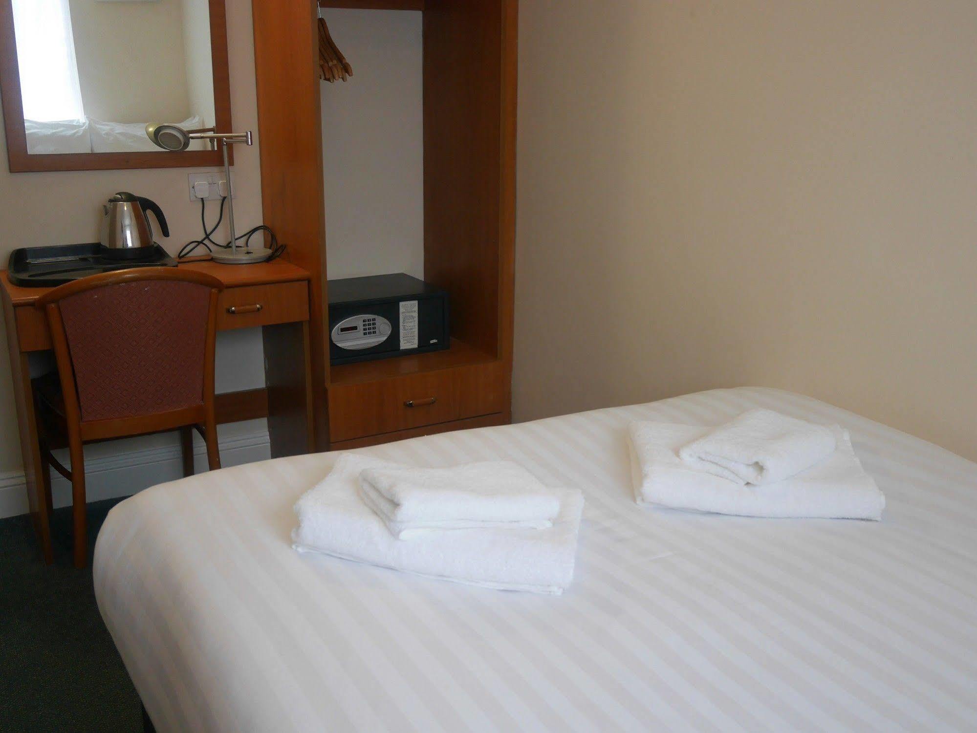Sk Heathrow Hotel Hayes  Buitenkant foto